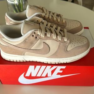 Brand new never been worn Nike Dunk Low SE Sanddrift